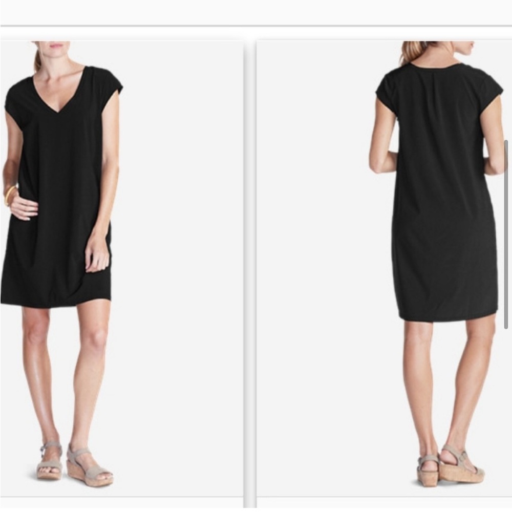 Navy eddie Bauer dress with pockets. T shirt oversized with hourglass shape.